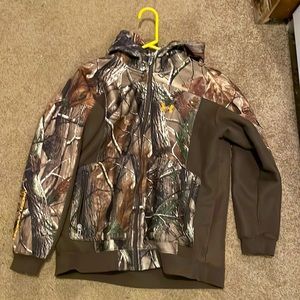 Camo under armour jacket. Size youth XL